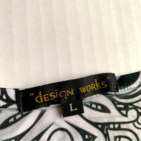 Design Works. Black and White Sleeveless top, with circular black patter… - Picture 6 of 8